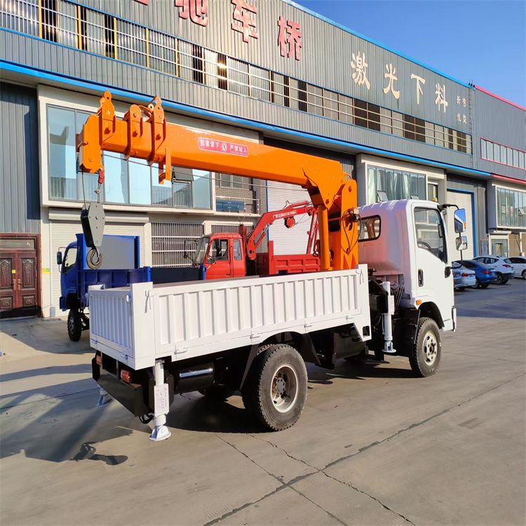 朔城区三轮随车吊定制 农用改装机自备吊中瑞长期出售